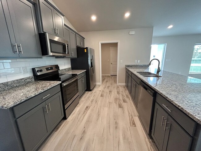 Building Photo - Coming Soon! 4 Bed 2 Bath 3 Car Garage in Gator Circle