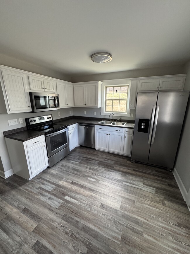 Kitchen - 3583 Colston Ln