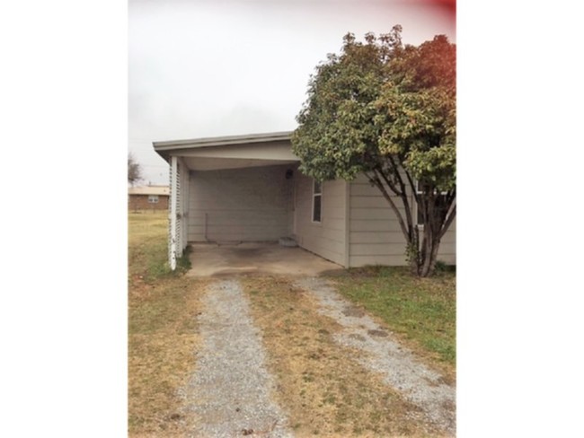 Building Photo - 303 D Ave