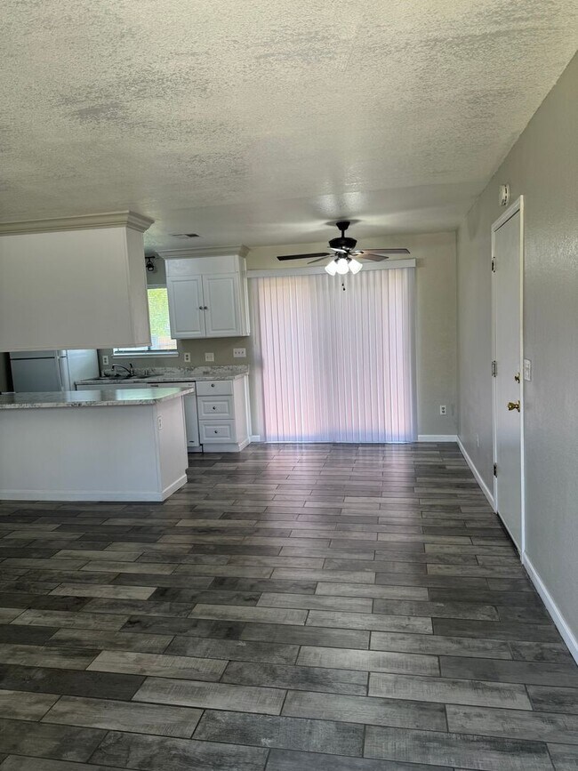 Building Photo - 2556 Sabre Ct