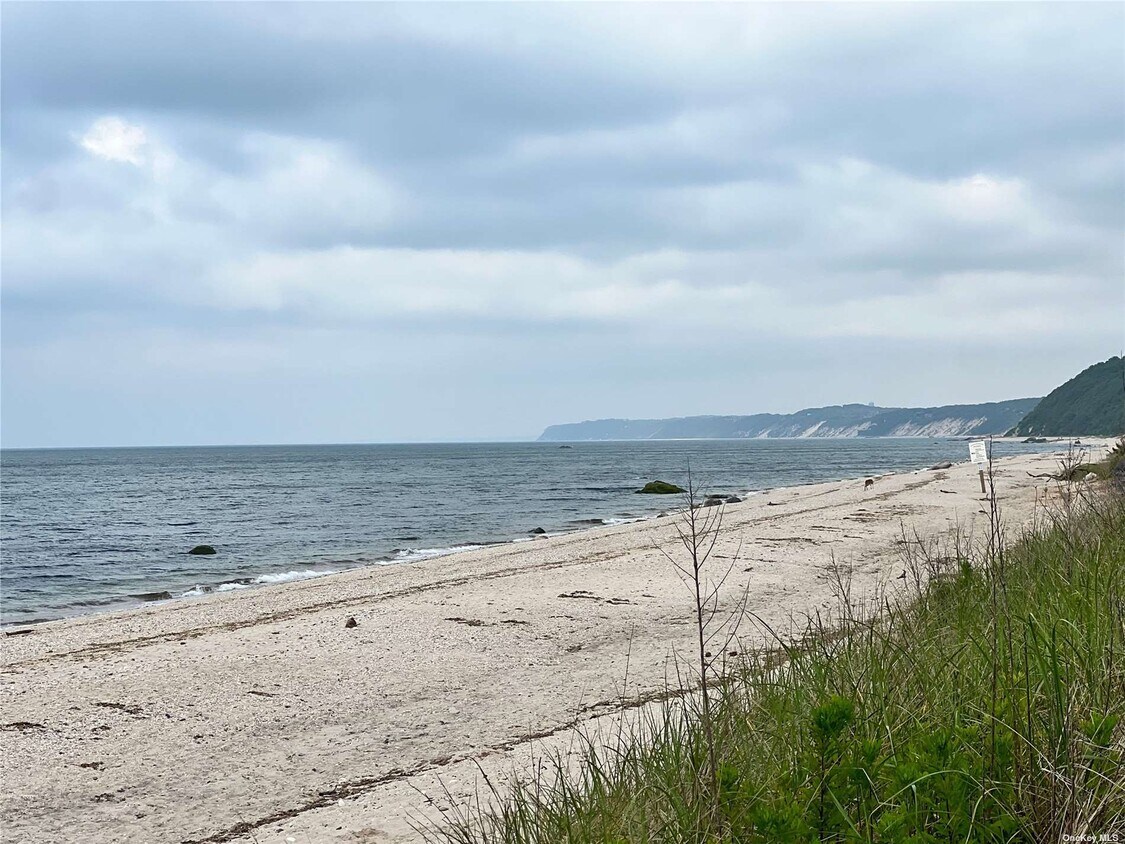 2971 N Wading River Rd, Wading River, NY 11792 House Rental in Wading