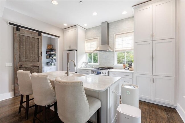 Foto del edificio - 1000 Loliver Ln