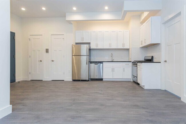 Building Photo - 68-51 Fresh Pond Rd
