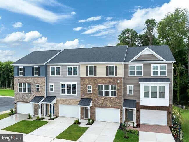 Building Photo - 643 Eastland Row