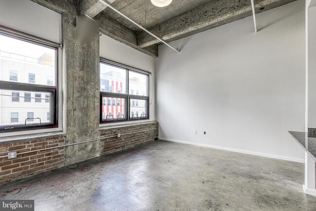 Foto del edificio - 4800 Brown St