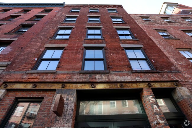 Building Photo - 227 Front St