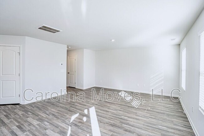 Building Photo - 626 Farmstead Trail