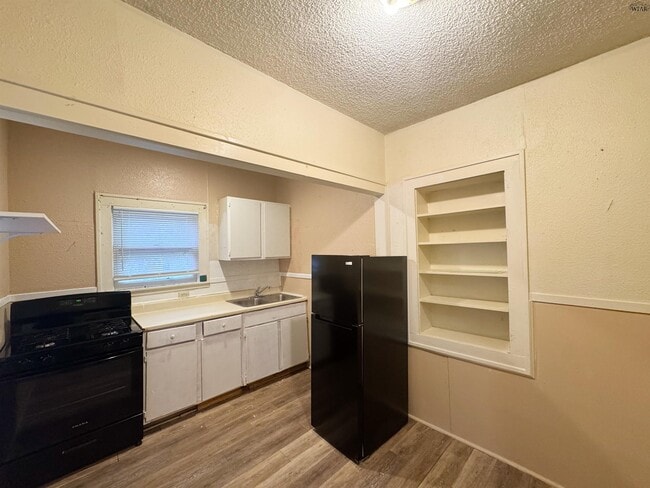 Building Photo - 1205 Austin St