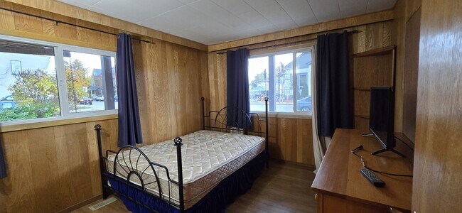 Photo du bâtiment - 502-502 2 St W