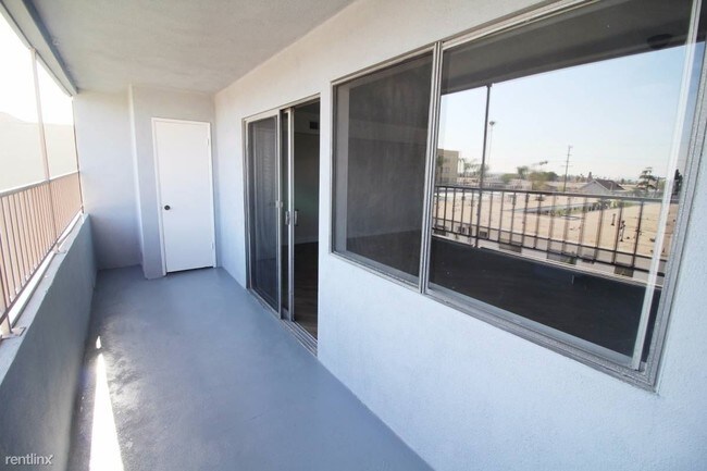 Foto del edificio - 5118 De Longpre Ave