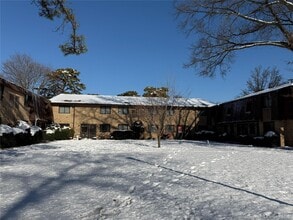 Building Photo - 55 Pinebrook Pl