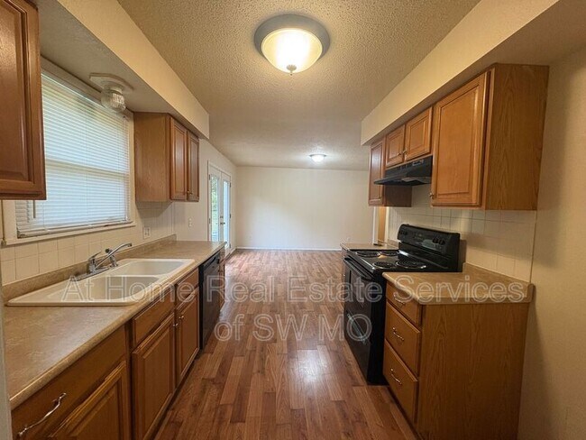 Foto del edificio - 1340 E Sunset St