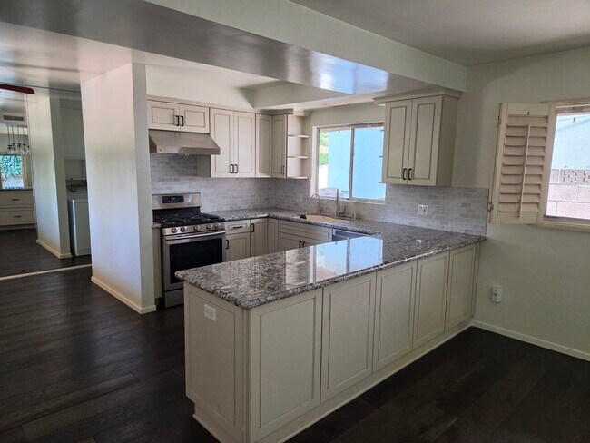 Foto del edificio - 4734 Laurelgrove Ave