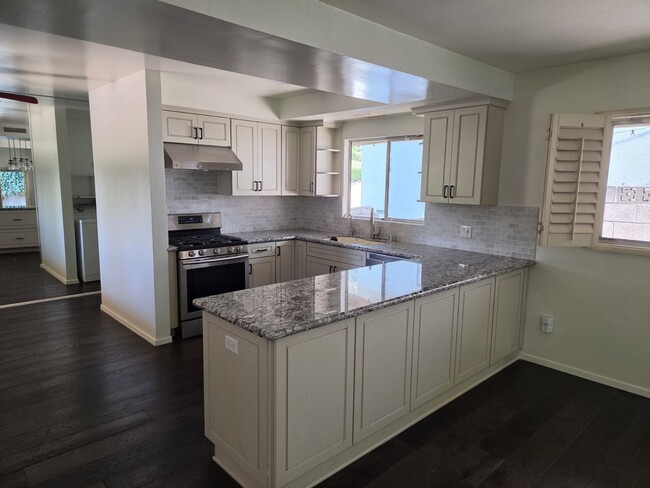 Photo - 4734 Laurelgrove Avenue- House