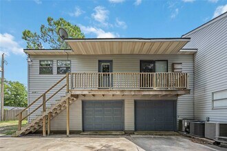 Building Photo - 2119 N Austin Ave
