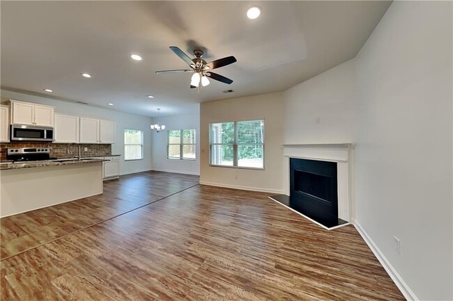 Building Photo - 435 Shady Glen
