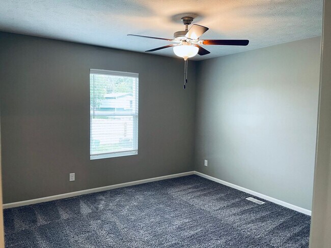Building Photo - 4BR/4BA Home Minutes From Village Pointe!