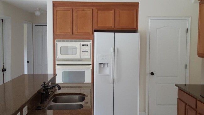 Foto del edificio - 6647 Greengrove Blvd.