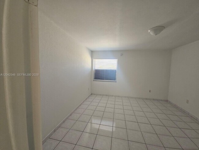 Foto del edificio - 1560 W 46th St