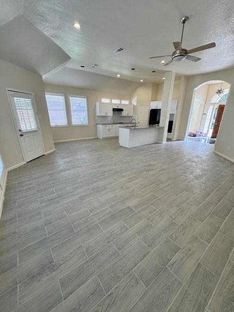 Building Photo - 406 Lakeside Blvd