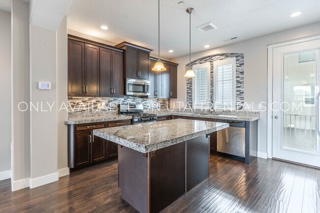 Building Photo - 4738 W Daybreak Rim Way