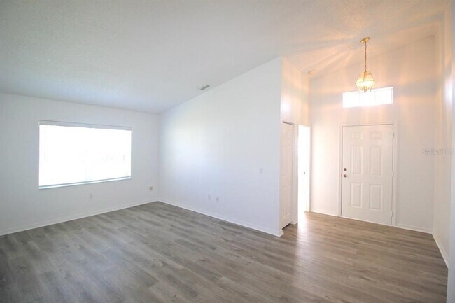 Building Photo - 113 Eastwood Dr