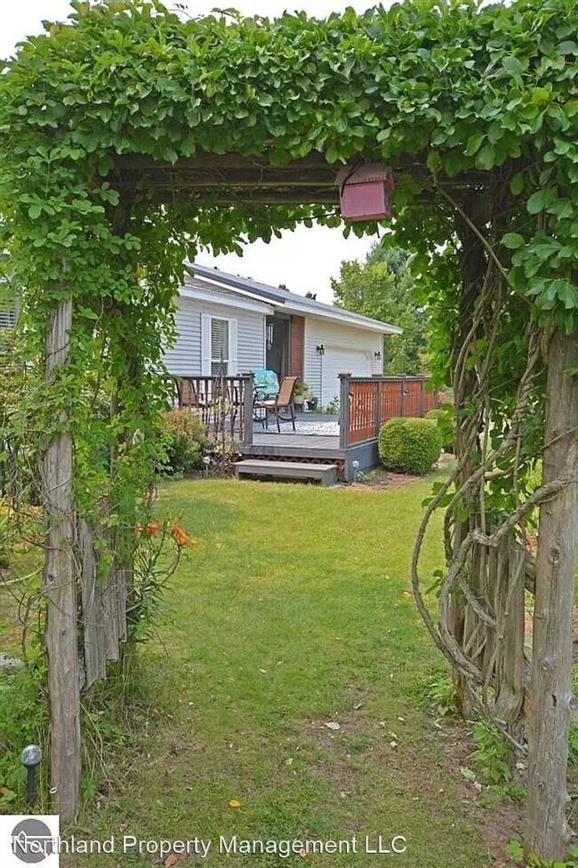 Building Photo - 3 br, 2 bath House - 7392 2nd Street