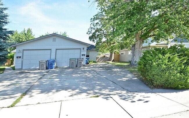 Building Photo - 2 Bedroom 1 Bathroom Duplex