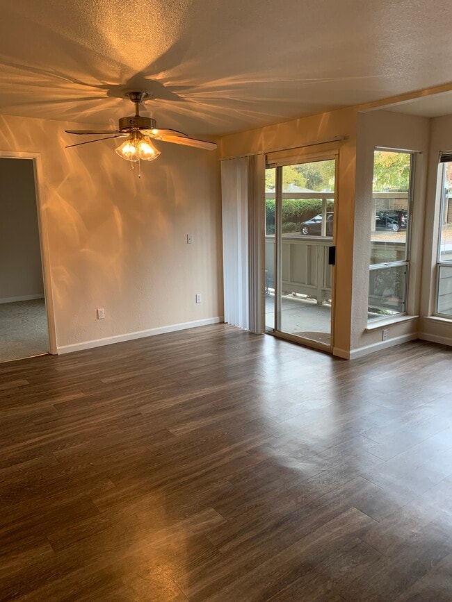 Building Photo - Capitol View Apartments