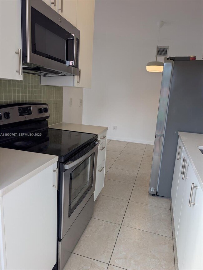 Foto del edificio - 1585 NE 125th St