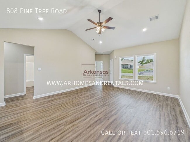 Building Photo - 808 Pine Tree Rd