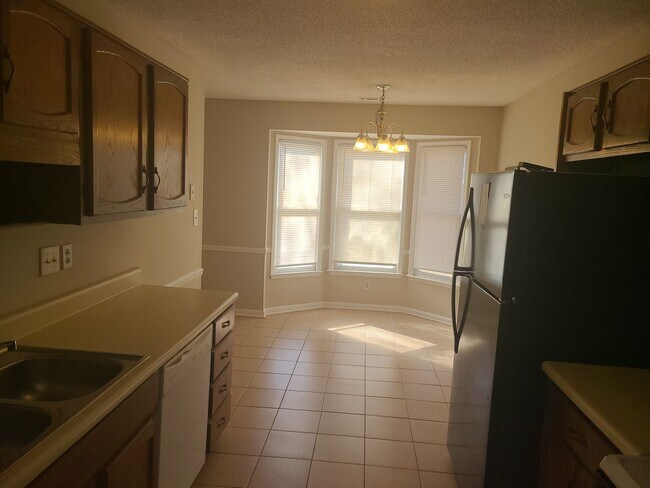 Foto del edificio - 8010 Woodlake Dr