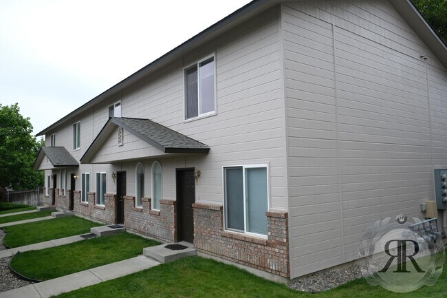 Foto del edificio - 2 Bedroom, 1 1/2 Bath Townhouse - Move In Ready!
