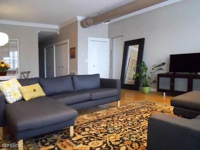Building Photo - 1 br, 1 bath Apartment - 1121 N Ashland Ave