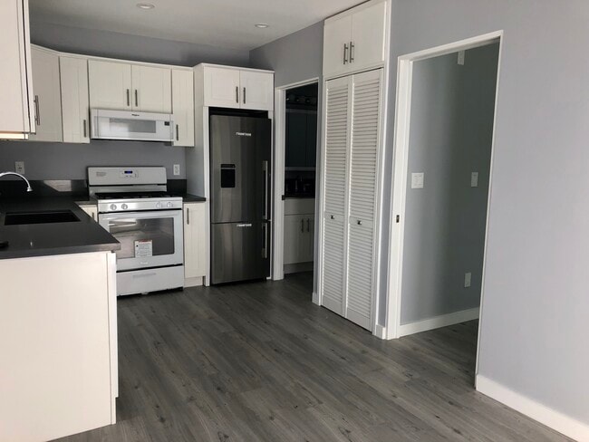 Building Photo - 12355 Sarah St