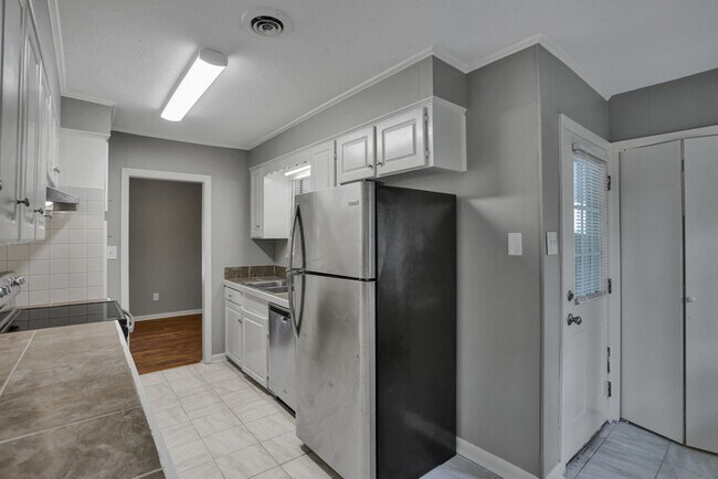 Building Photo - Beautiful Home for Lease!
