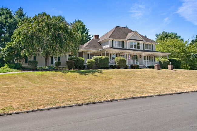 Building Photo - 8 Genesee Ln