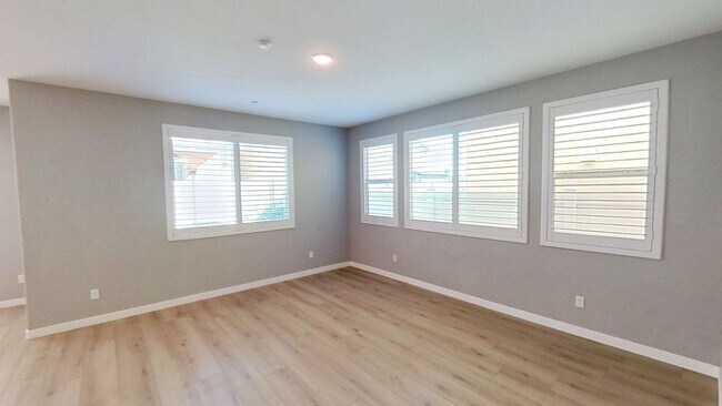 Building Photo - PRICE REDUCTION!! Gorgeous 3 Bed 2.5 Bath ...