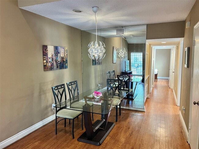 Building Photo - 1962 Augusta Dr