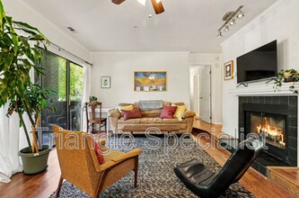 Building Photo - 1021 Brighthurst Dr