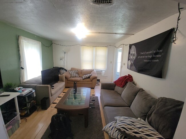 Building Photo - 239 Chippewa St