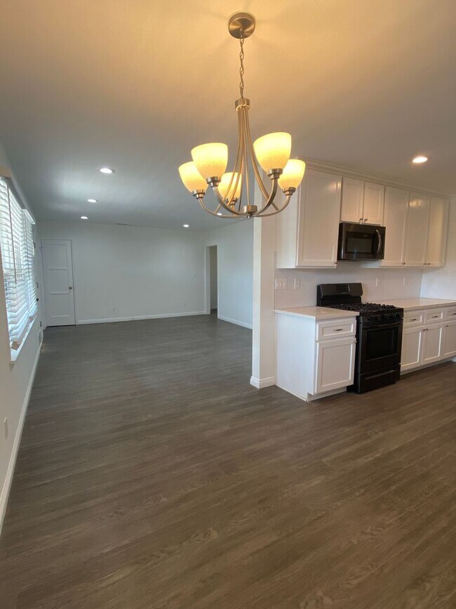 Building Photo - 11091 Violet Dr