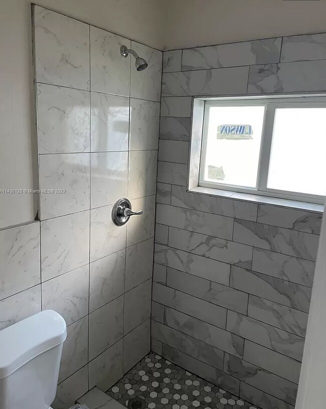 Foto del edificio - 8321 NE Miami Ct