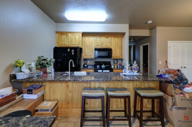 Foto del edificio - 3 bedroom 2.5 bath townhome in Orem