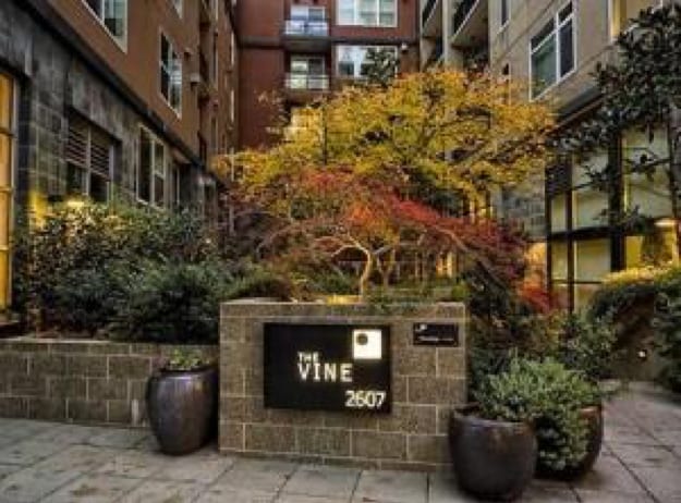 Courtyard entrance - 2607 Western Ave