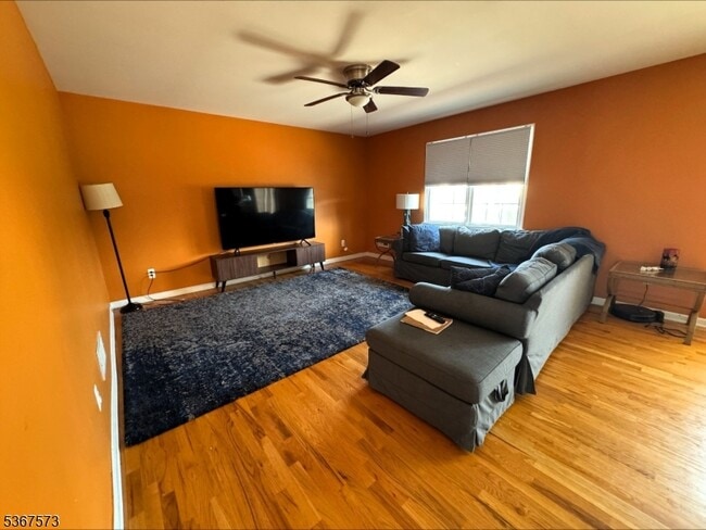 Foto del edificio - 1201 Dukes Pkwy E