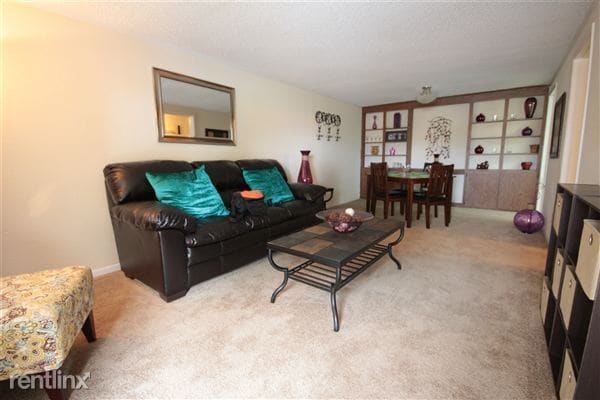 Primary Photo - 2909 Burroughs Dr
