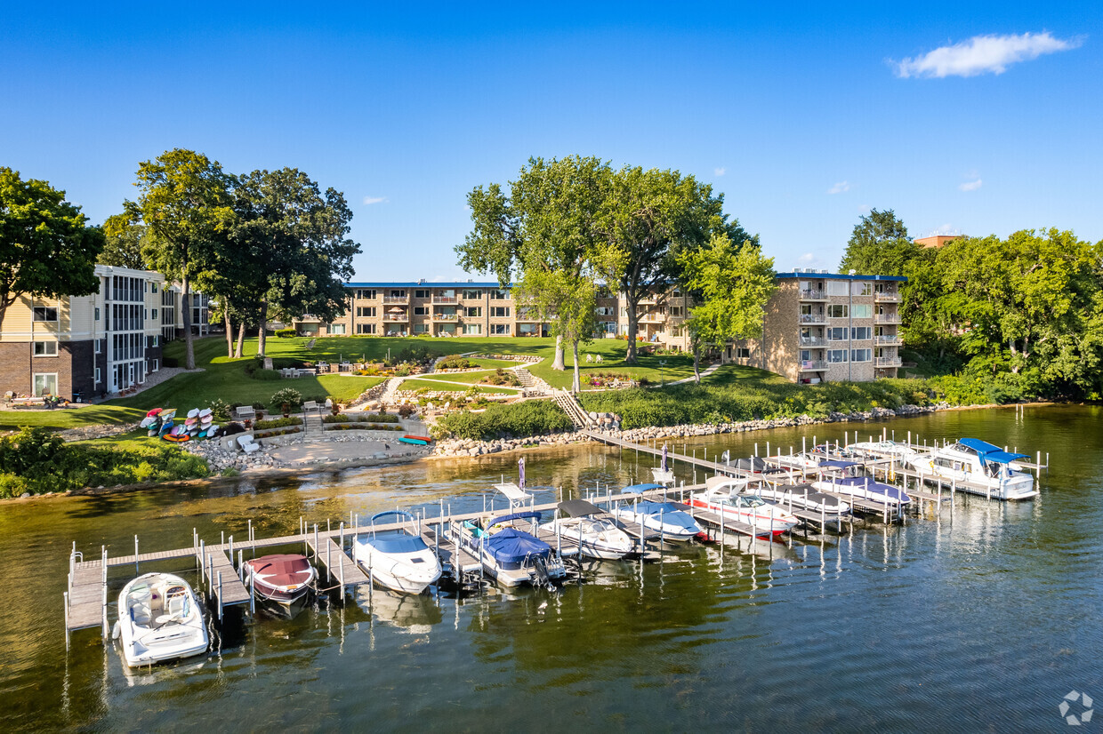 Deslizamientos de botes para residentes - Minnetonka Edgewater