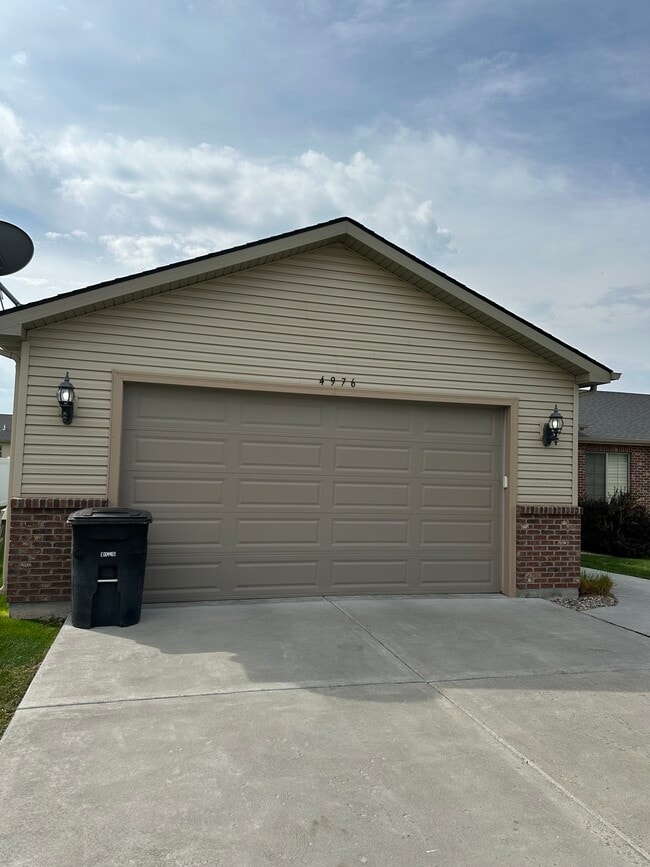 Building Photo - 4976 Remember Dr