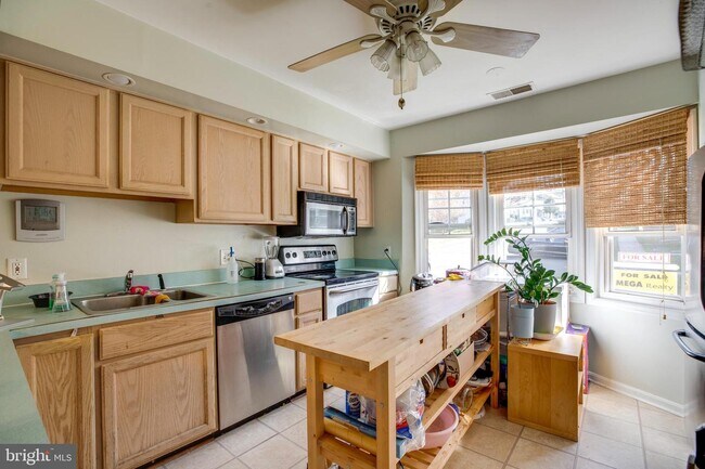 Building Photo - 6028 Selwood Pl